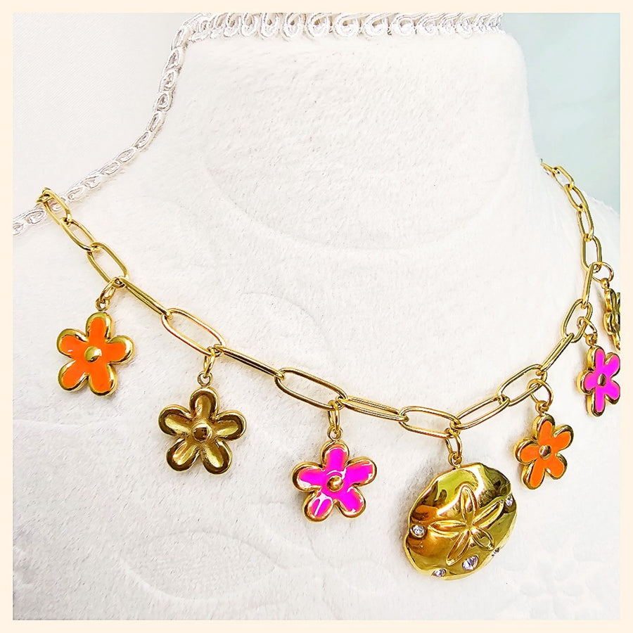 Jean Dripping Daisy Necklace