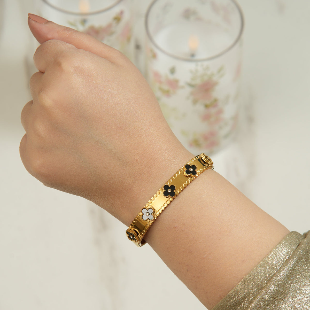 Dina 4 Clover Zircon Bangle