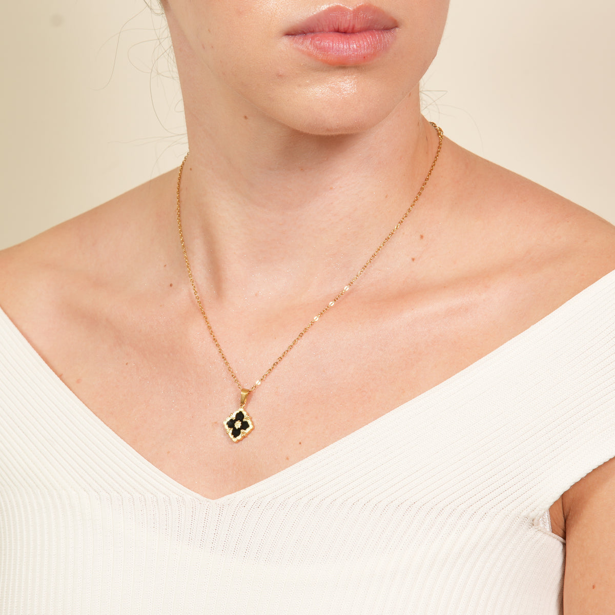 Lura Black Clover Necklace