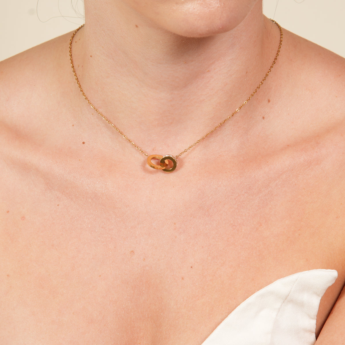 Amis Circle Necklace