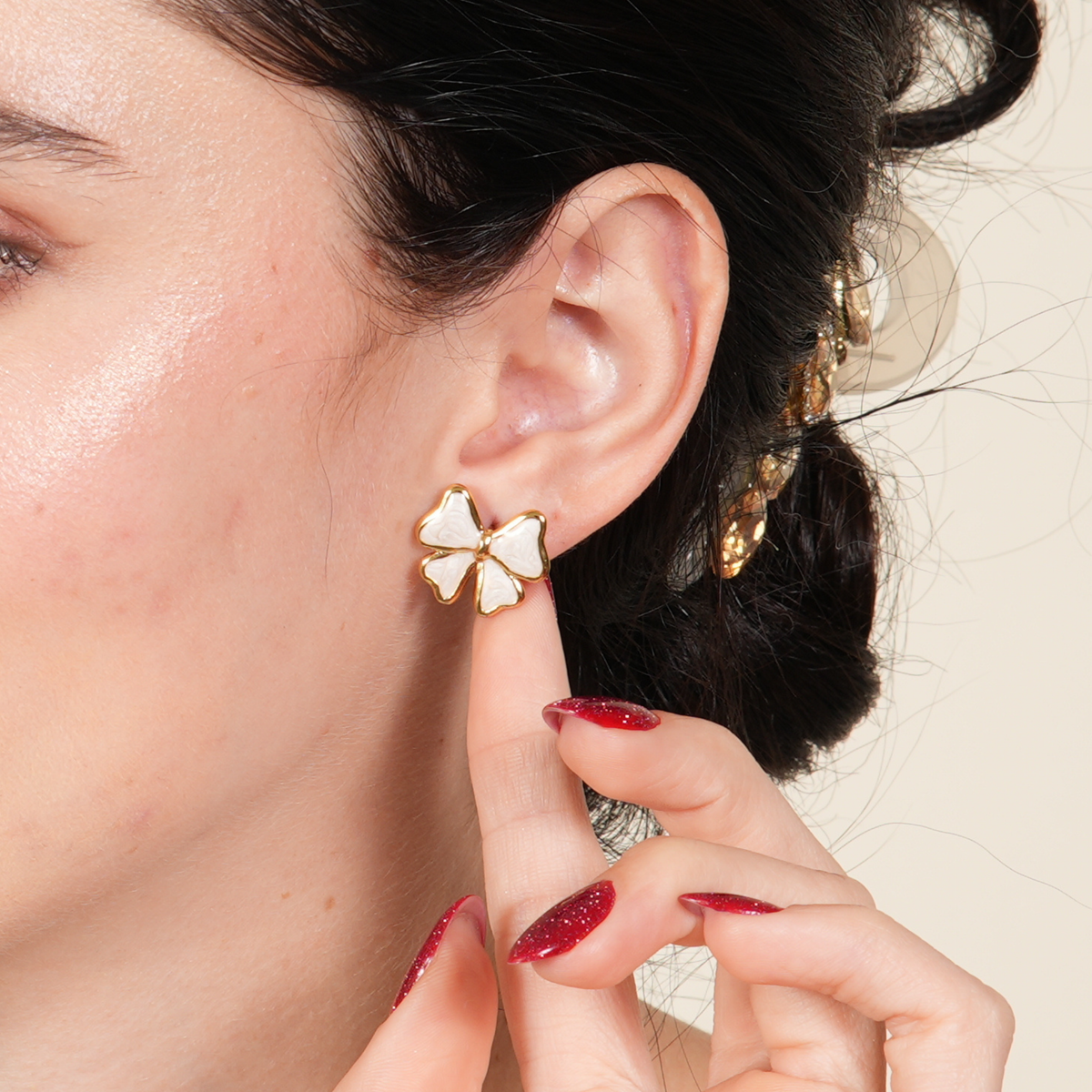 Eola Enemal Bow Earings