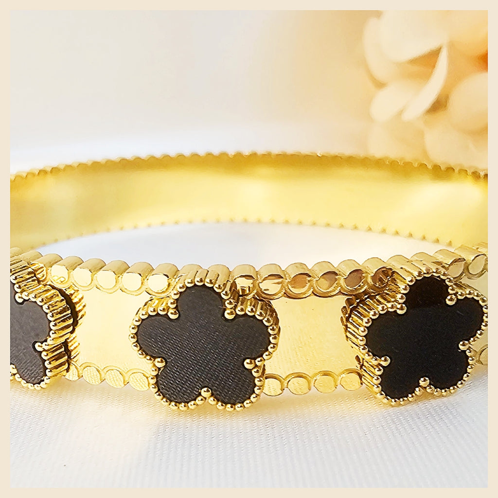 18K gold-plated stainless steel openable crystal bracelet for women, designed for a secure fit and a premium shine that feels instantly luxurious in the UAE.