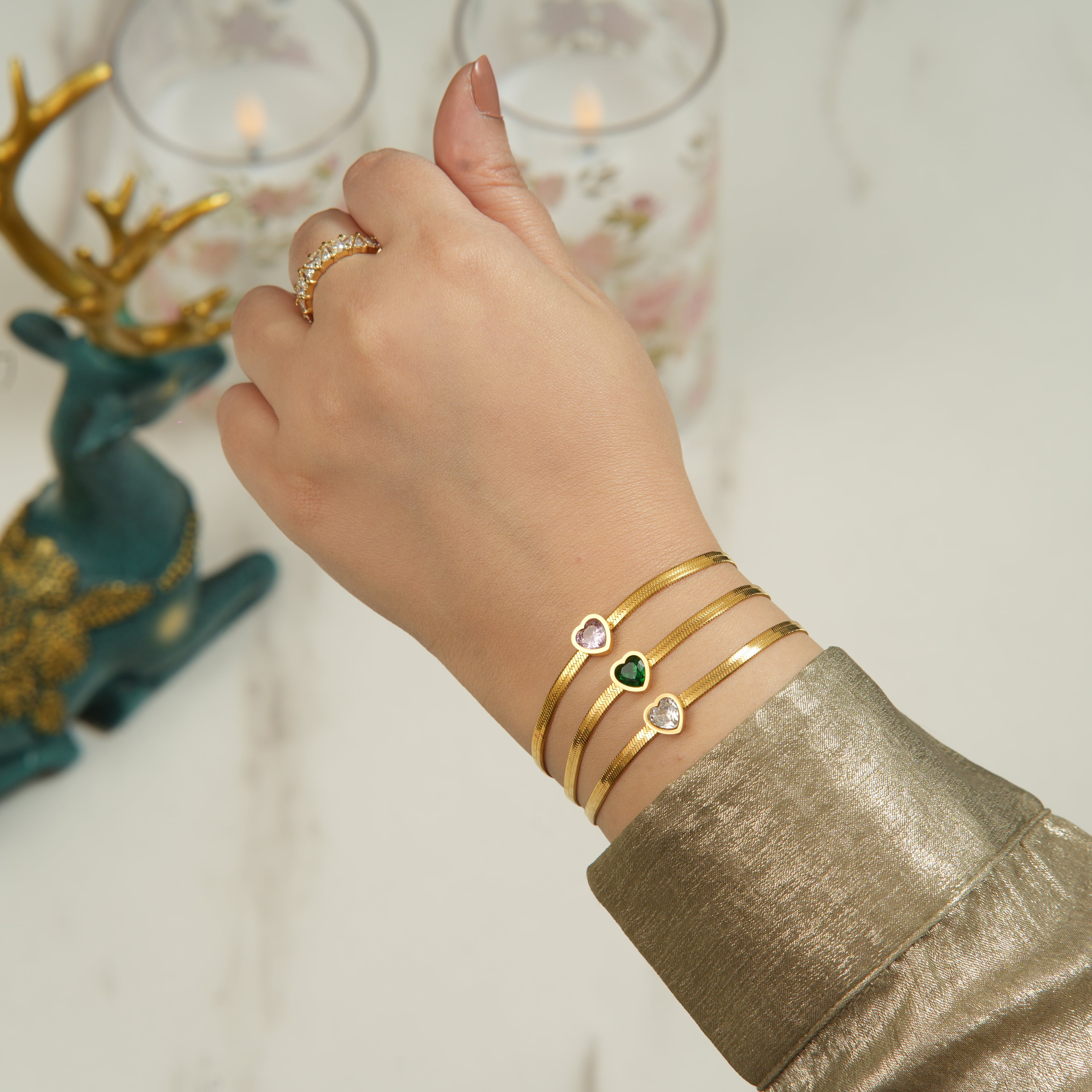 18K white gold plated heart bracelet with zircon inlay, designed for women in the UAE who appreciate refined sparkle and modern elegance.