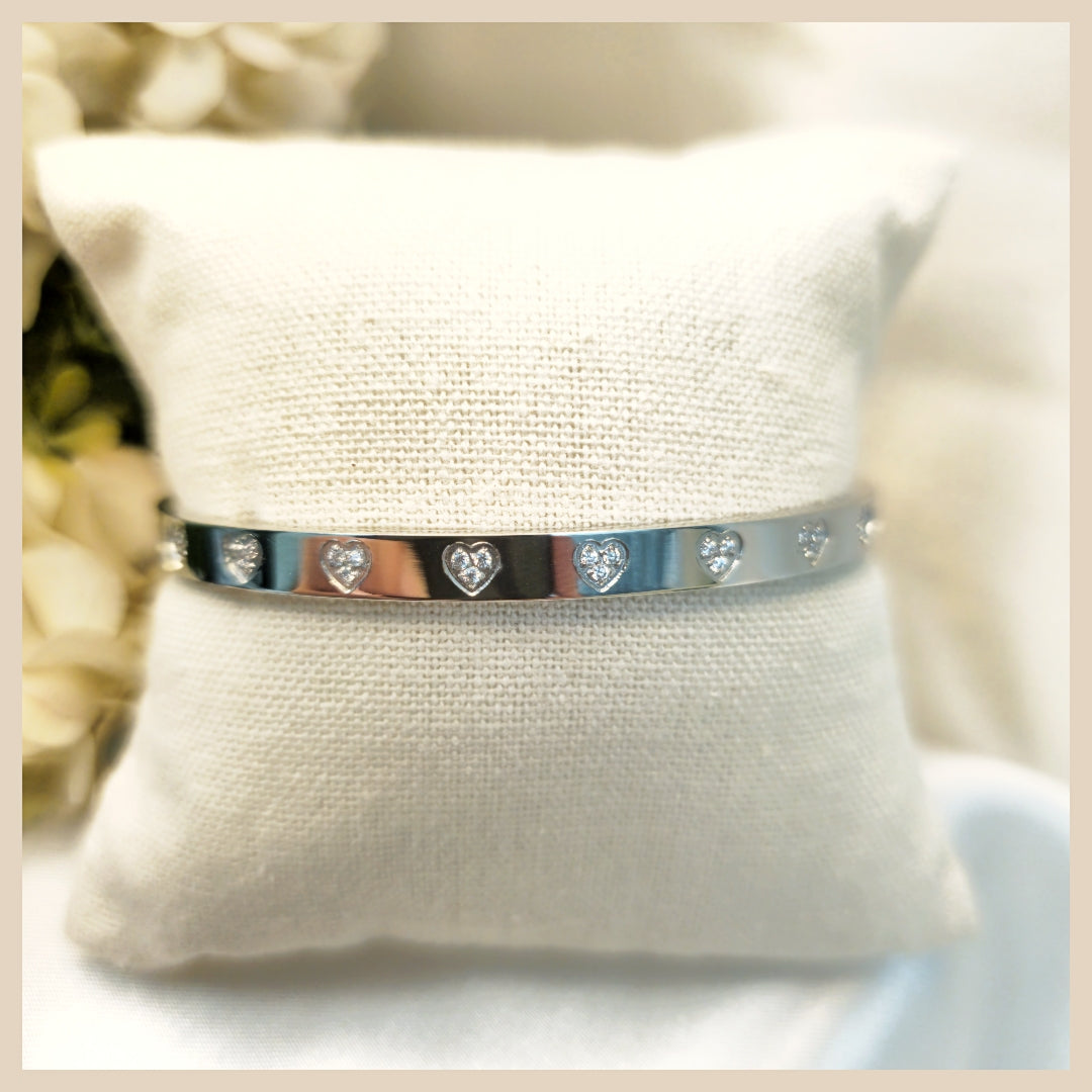 Elda Engraved Heart Bangle