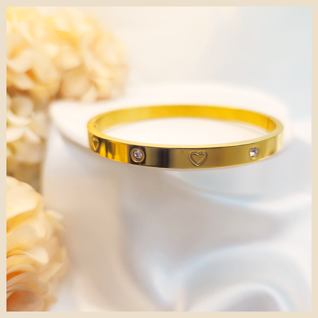 Ains Heart Zircon Bangle