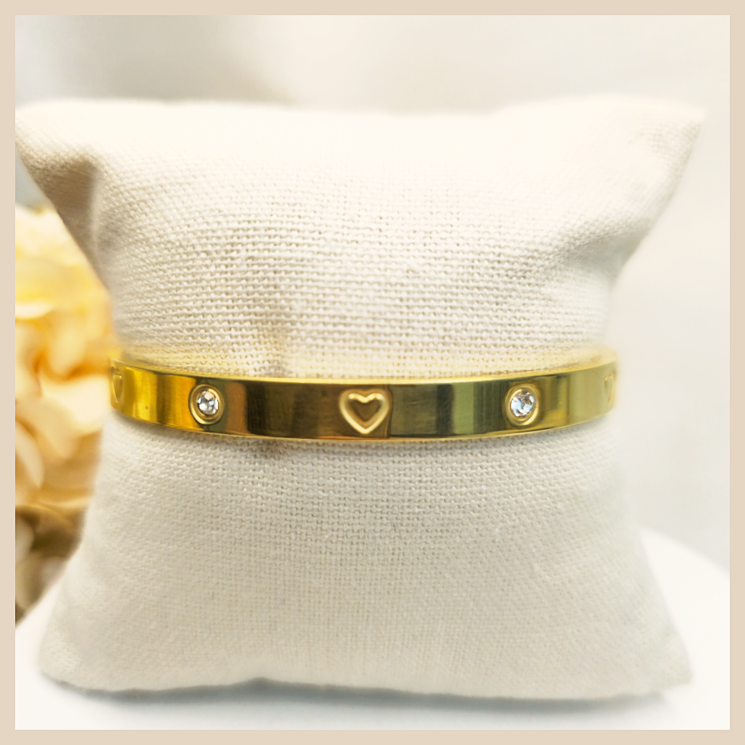 Ains Heart Zircon Bangle