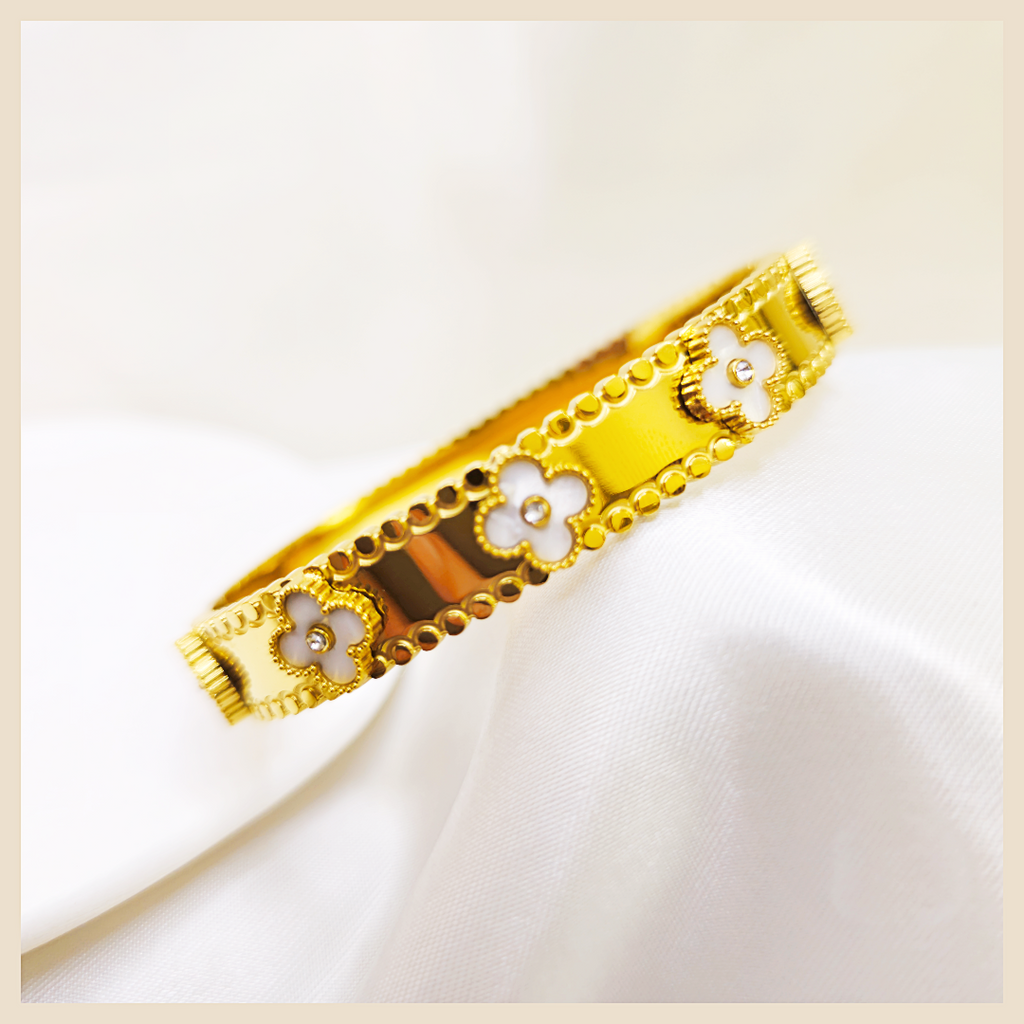 Dina 4 Clover Zircon Bangle
