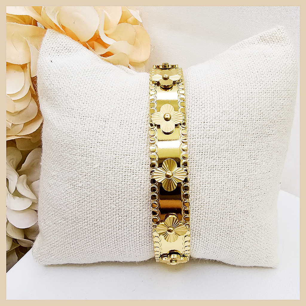 Dina 4 Clover Golden Bangle