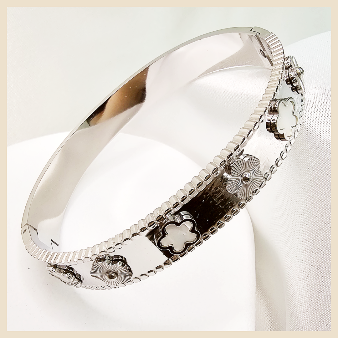 Deah Clover Star Bangle-Best 18k Gold Plated Rhinestone Bangle Set for Women UAE