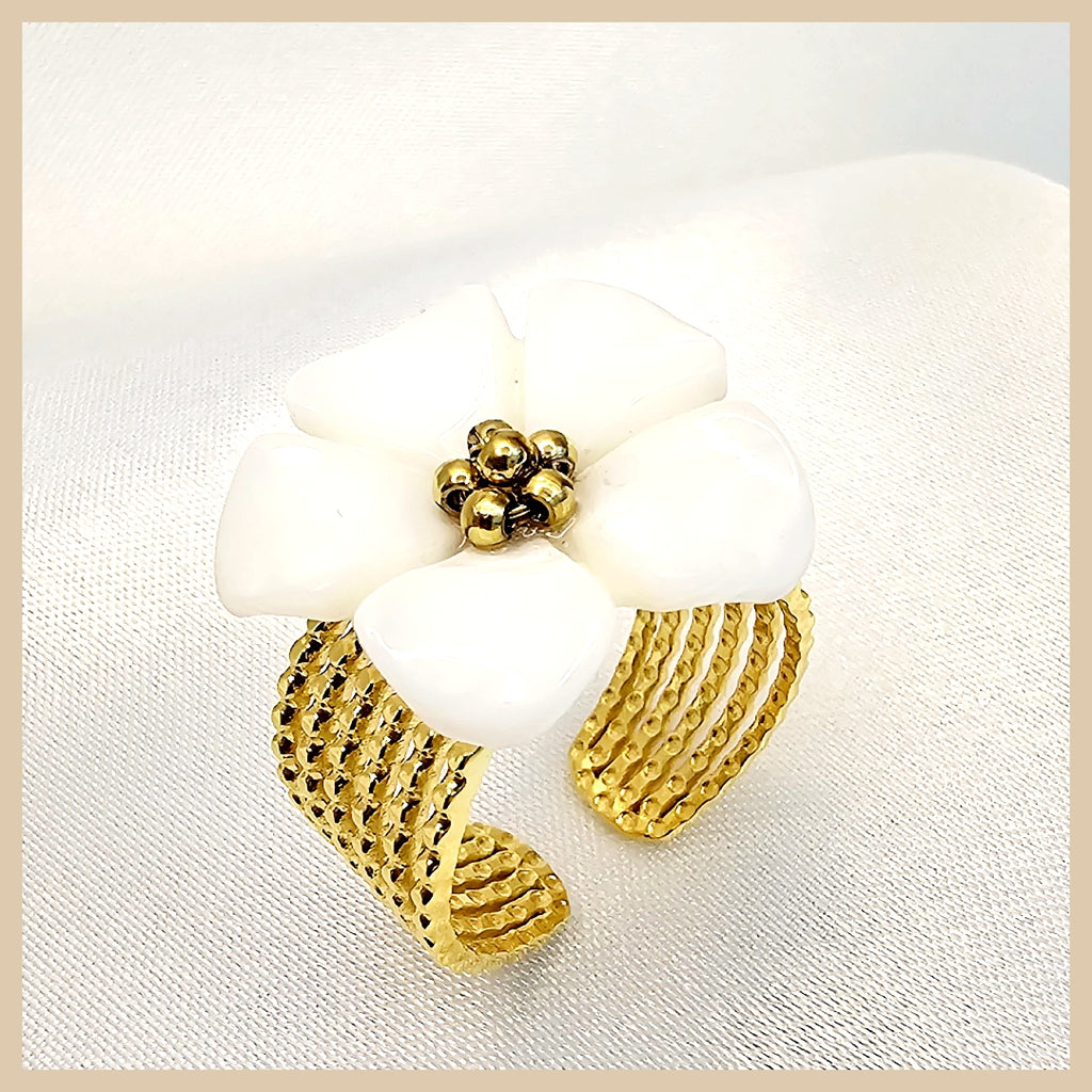 Ines White Petal Ring