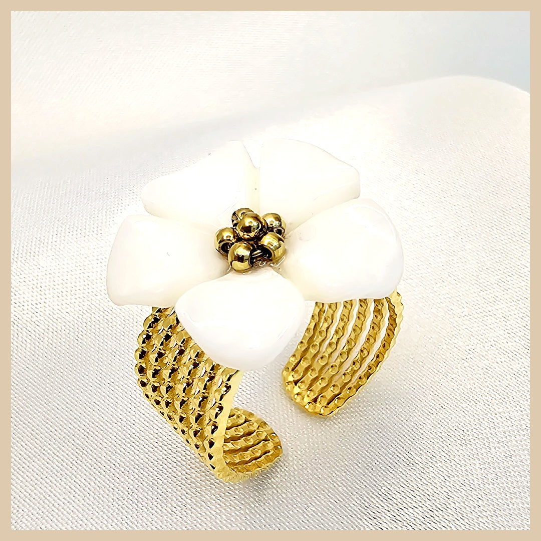 Ines White Petal Ring