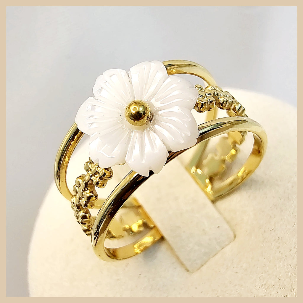 Inga White Flower Ring