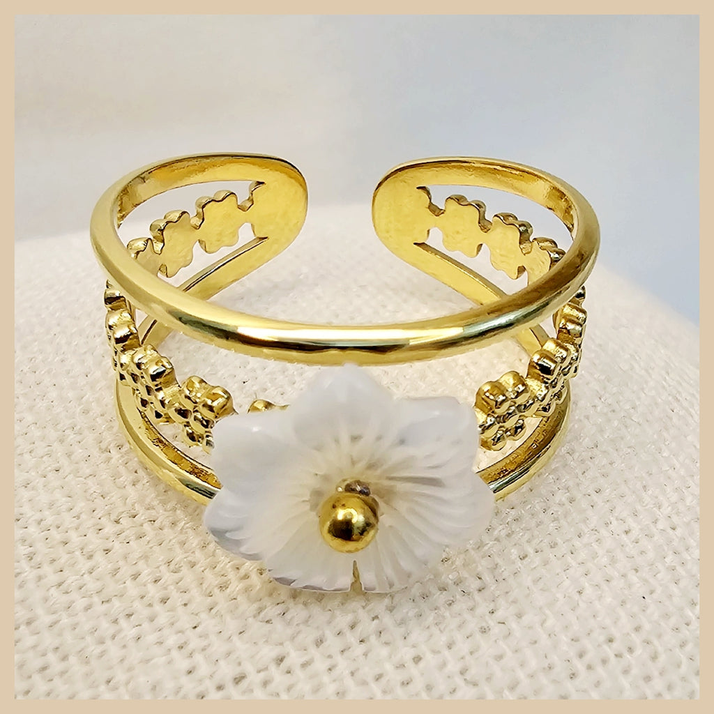Inga White Flower Ring