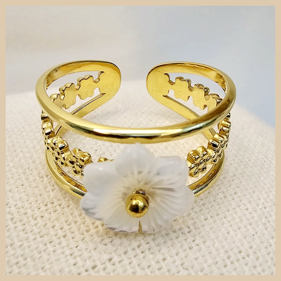Inga White Flower Ring