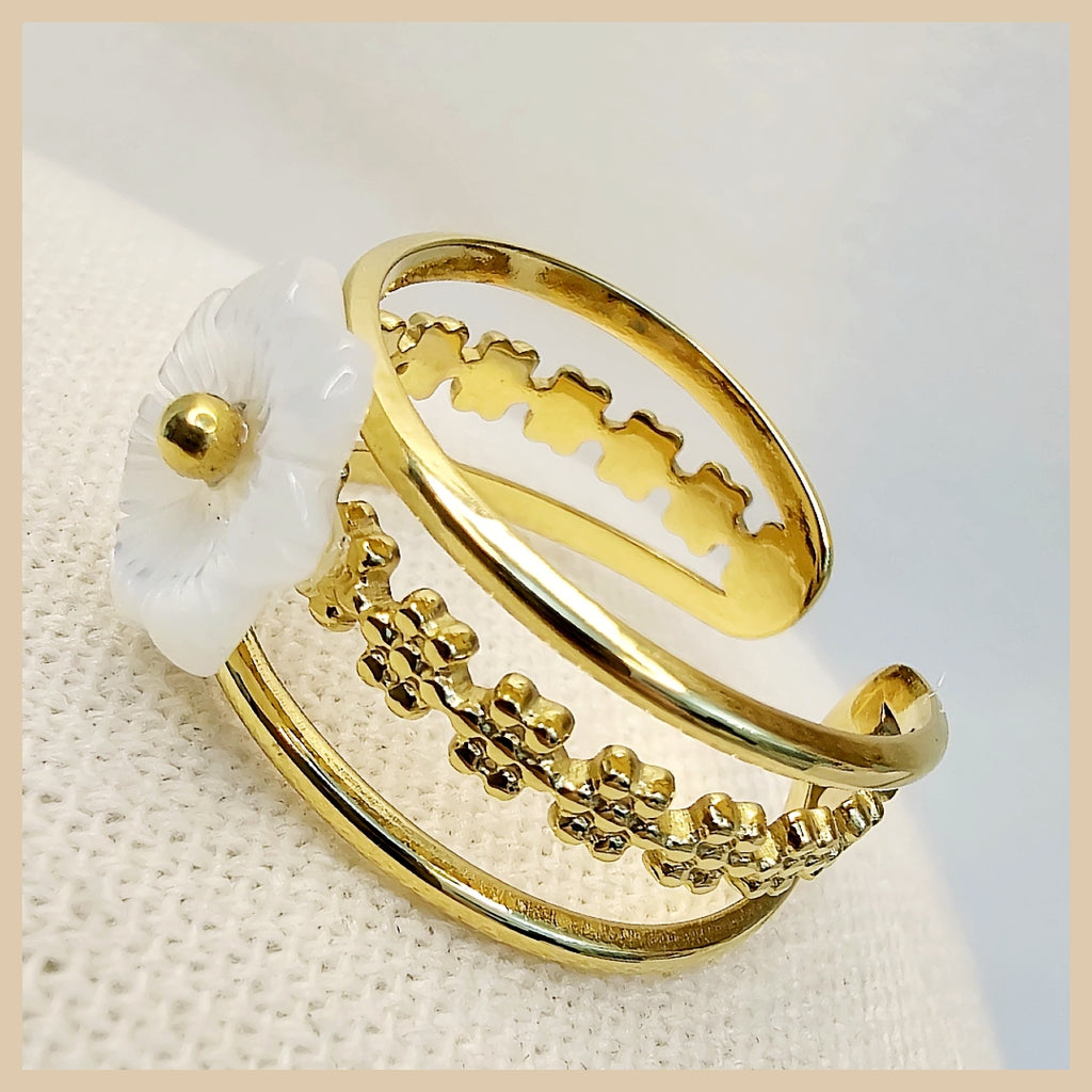 Inga White Flower Ring