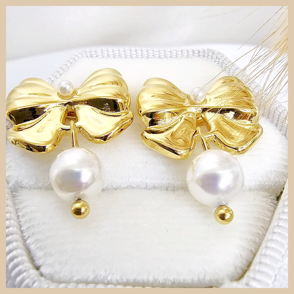 Irsa Bow Pearl Earings