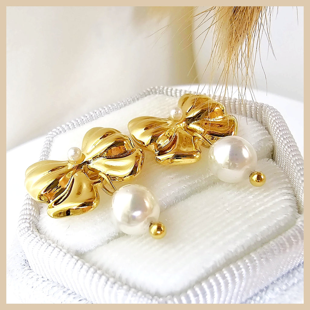 Irsa Bow Pearl Earings