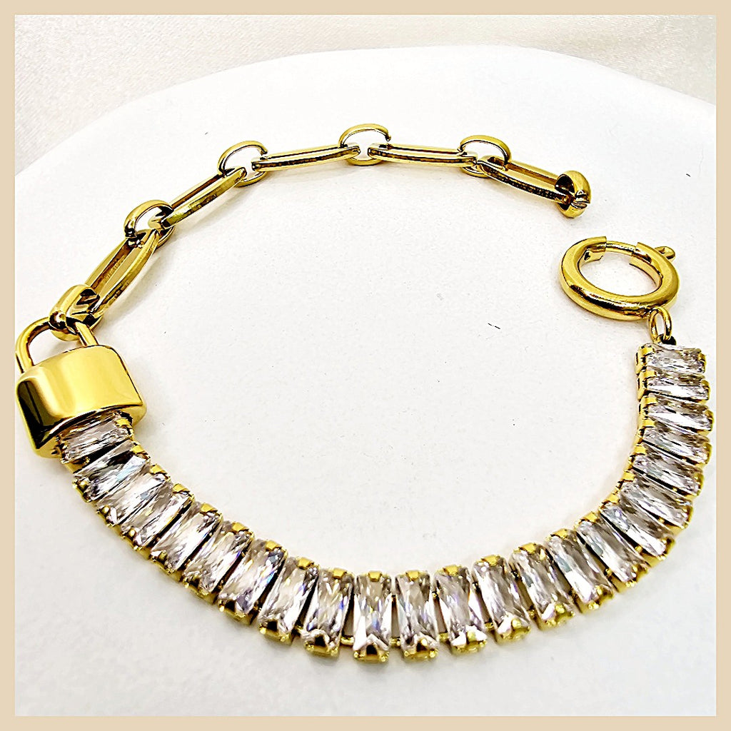 Fira Oval Zircon Bracelet