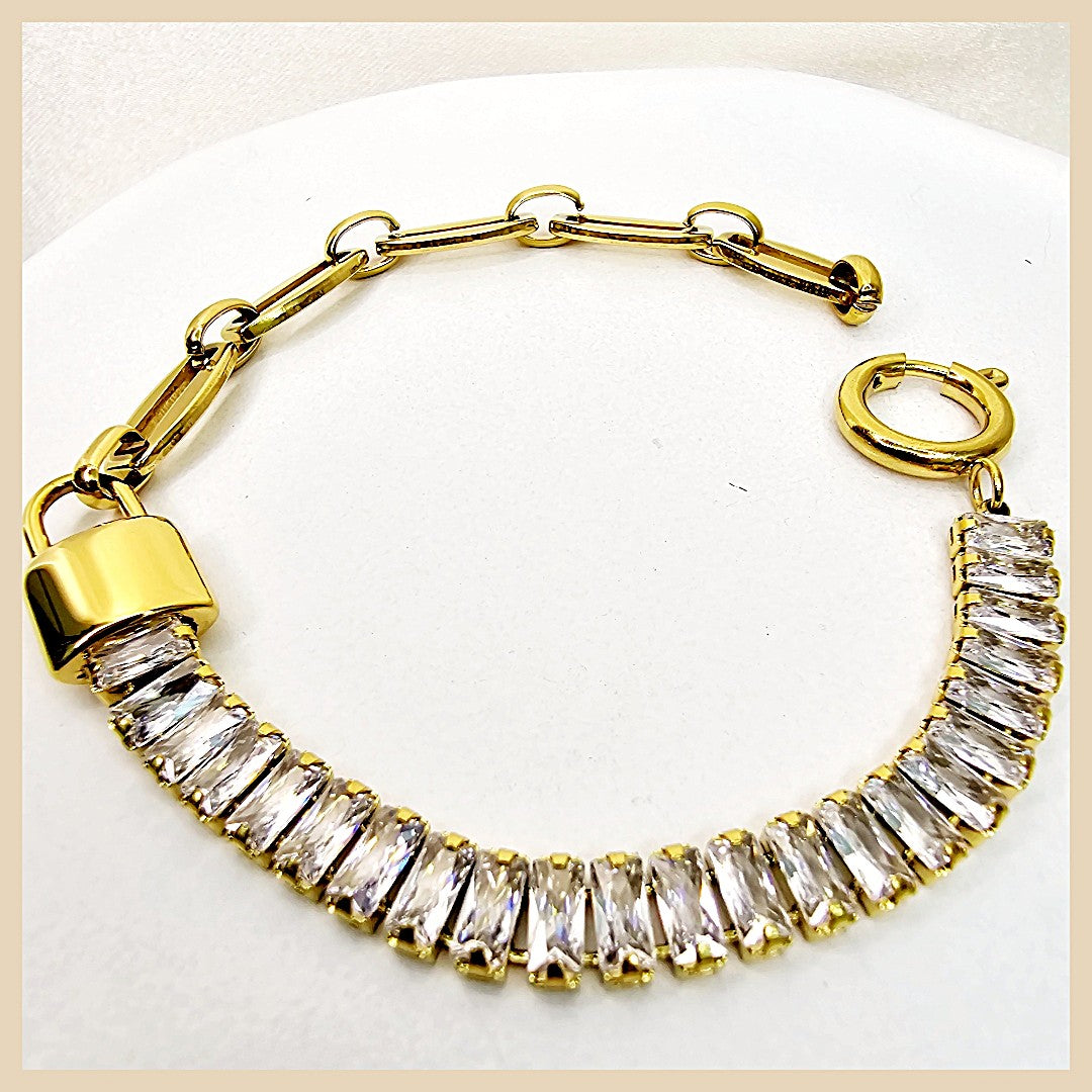 Fira Oval Zircon Bracelet