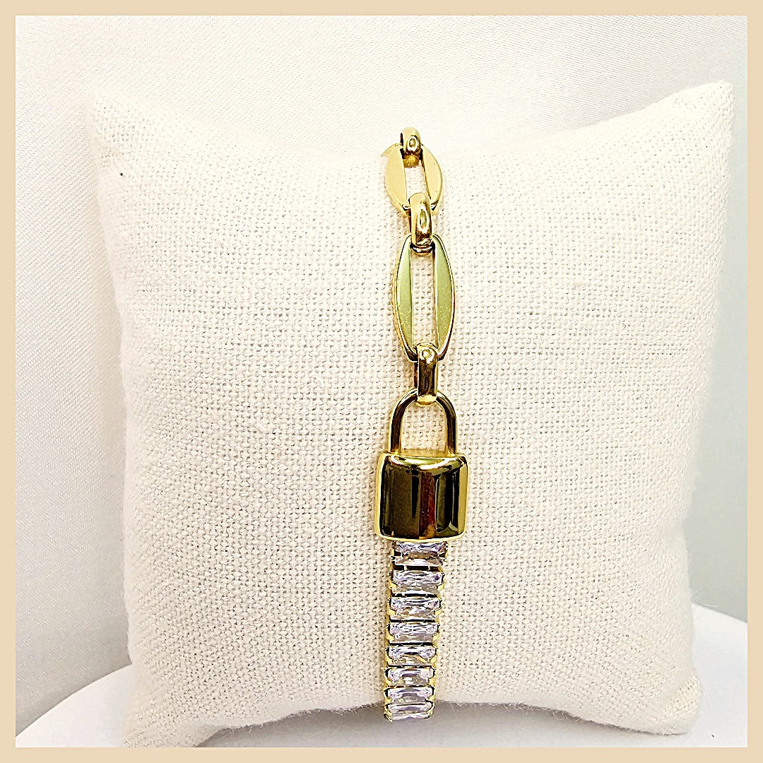 Fira Oval Zircon Bracelet