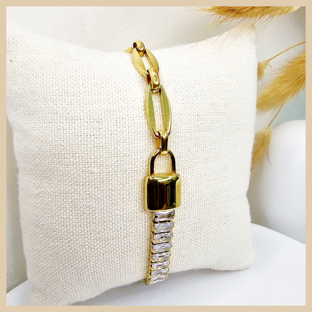 Fira Oval Zircon Bracelet