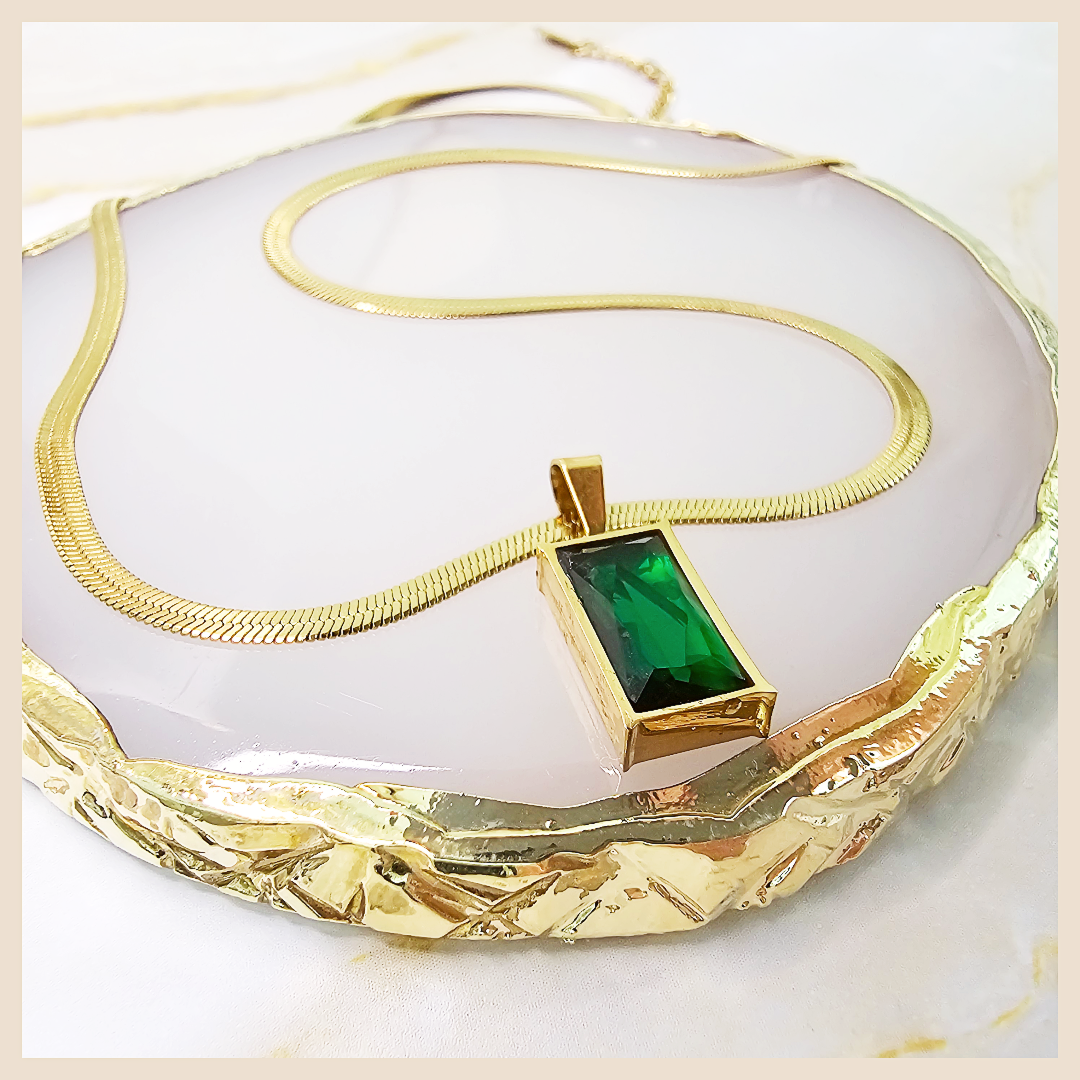 Amor Rectangular Green Necklace