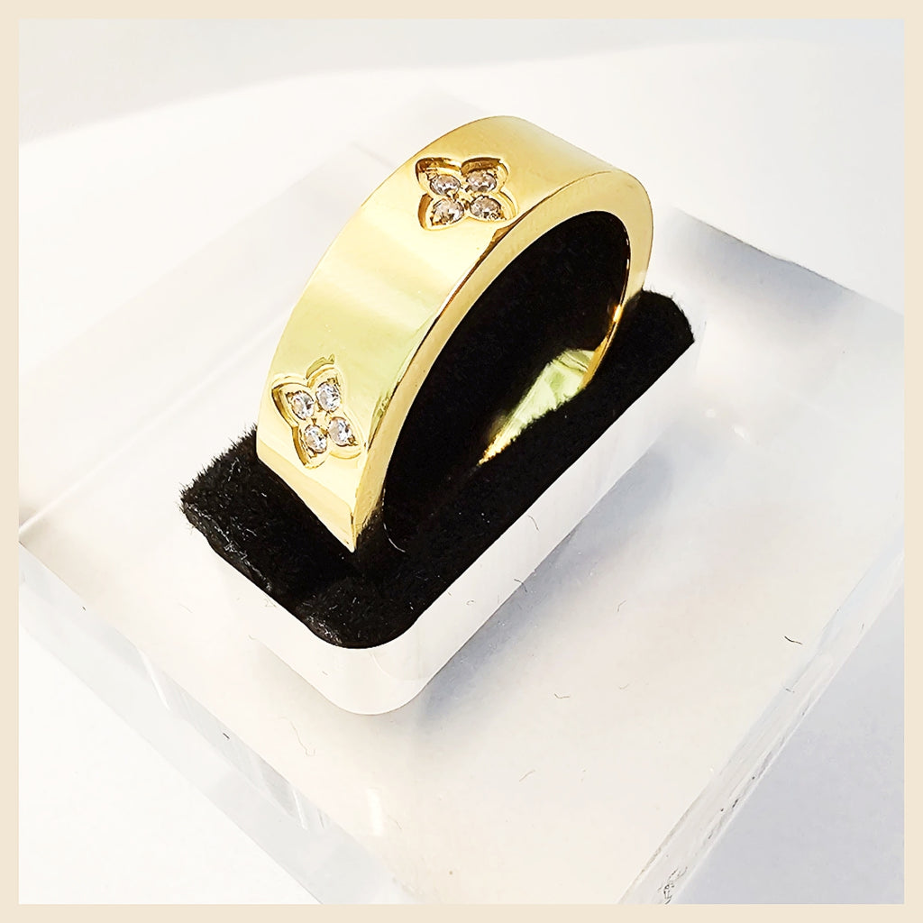 Kyla Embossed Clover Ring