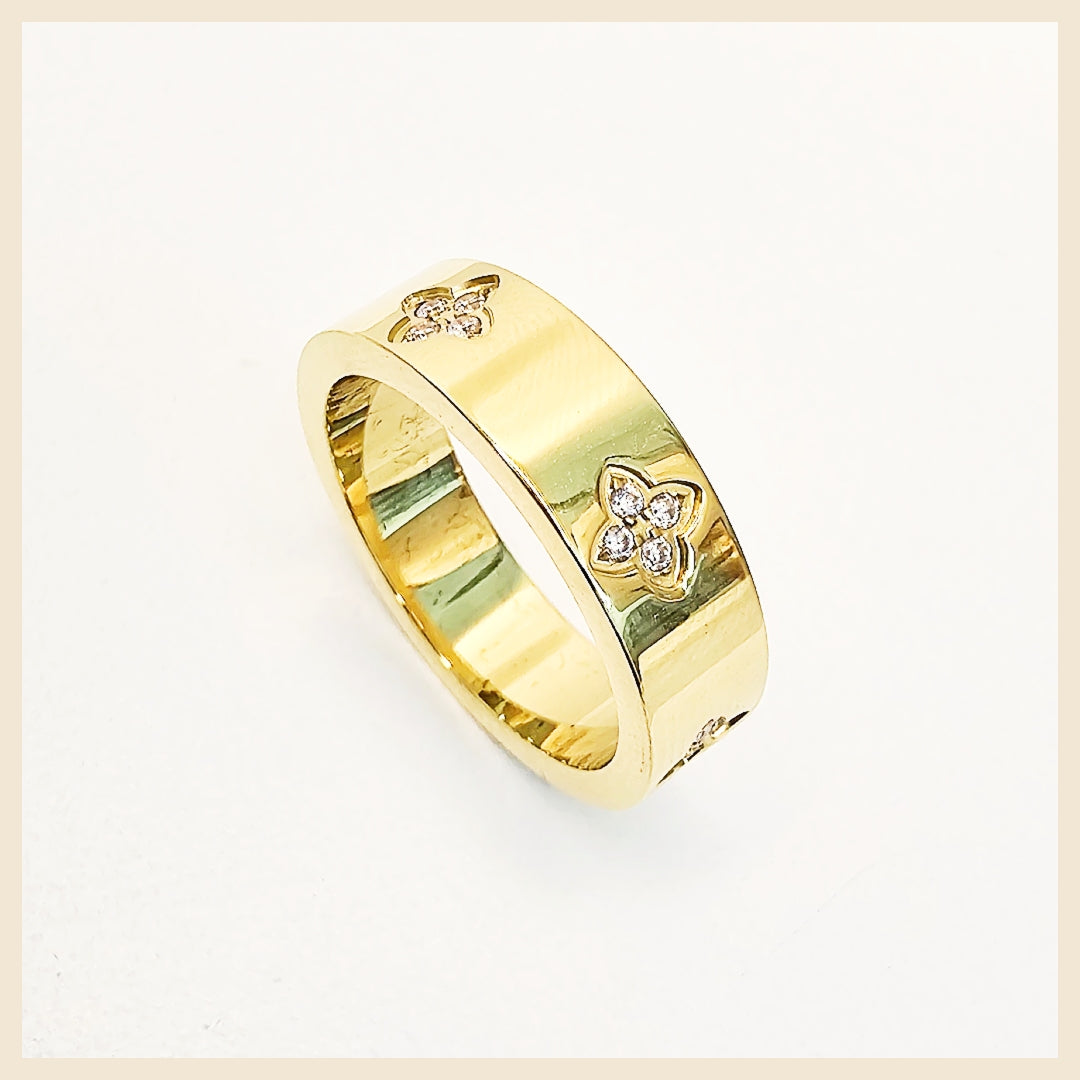 Kyla Embossed Clover Ring