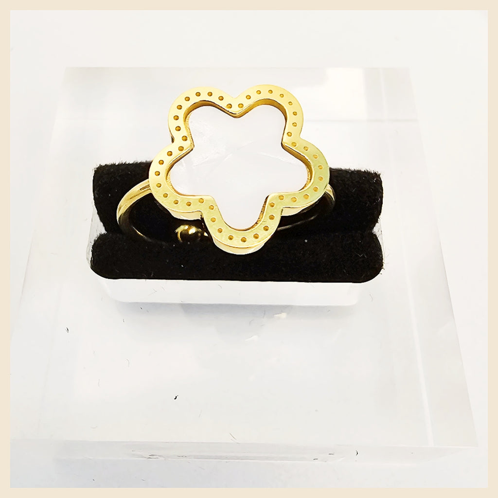 Kiki Clover Ring