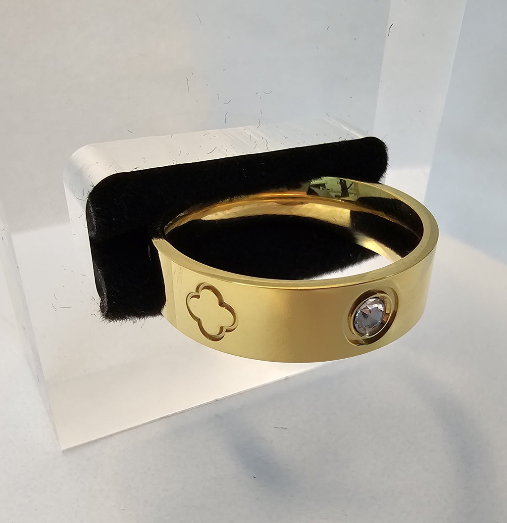 Lara Clover Stone Ring