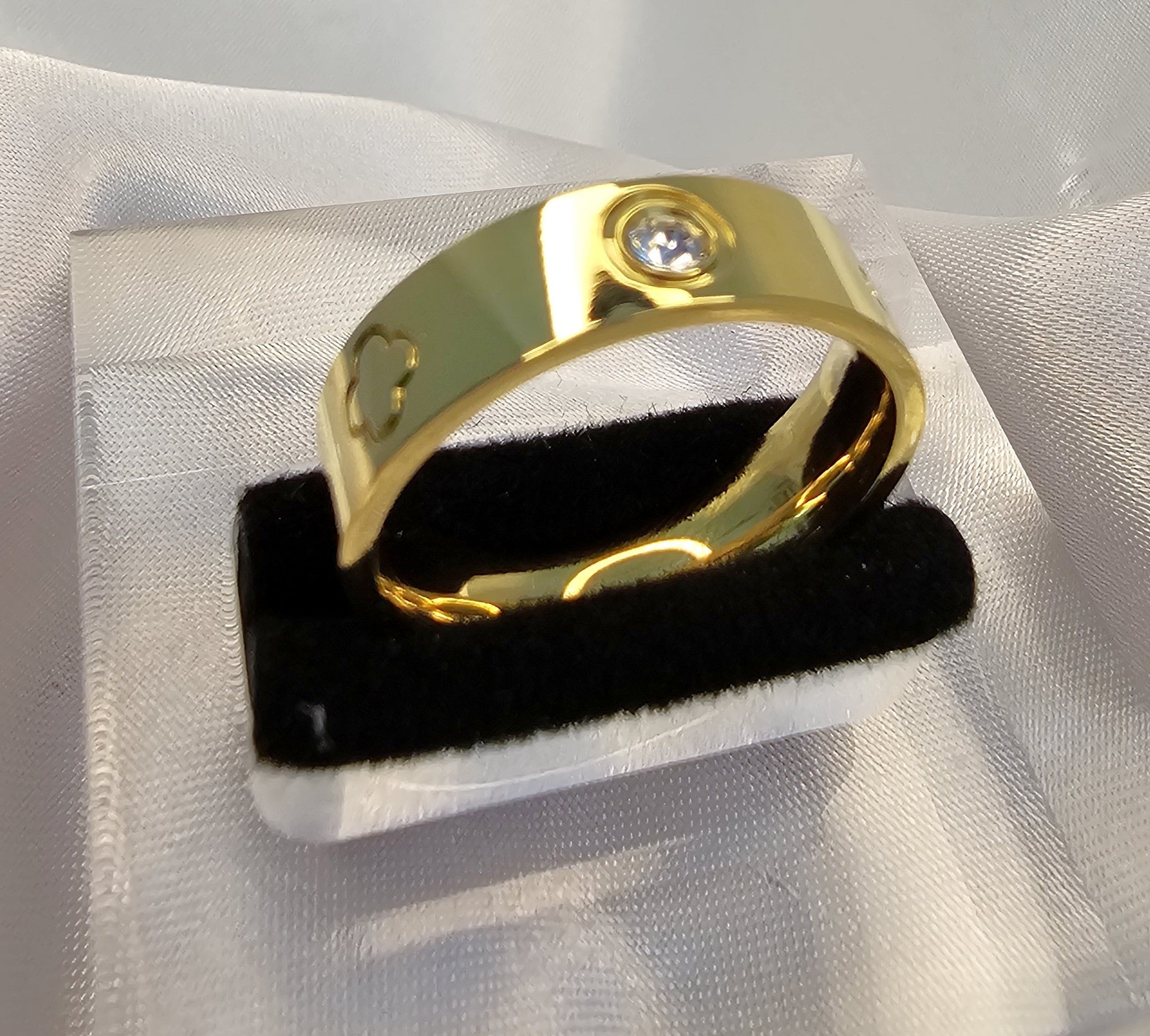 Lara Clover Stone Ring