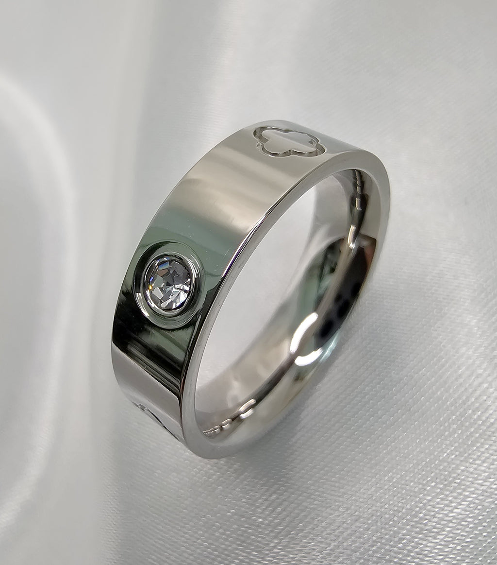 Lara Clover Stone Ring