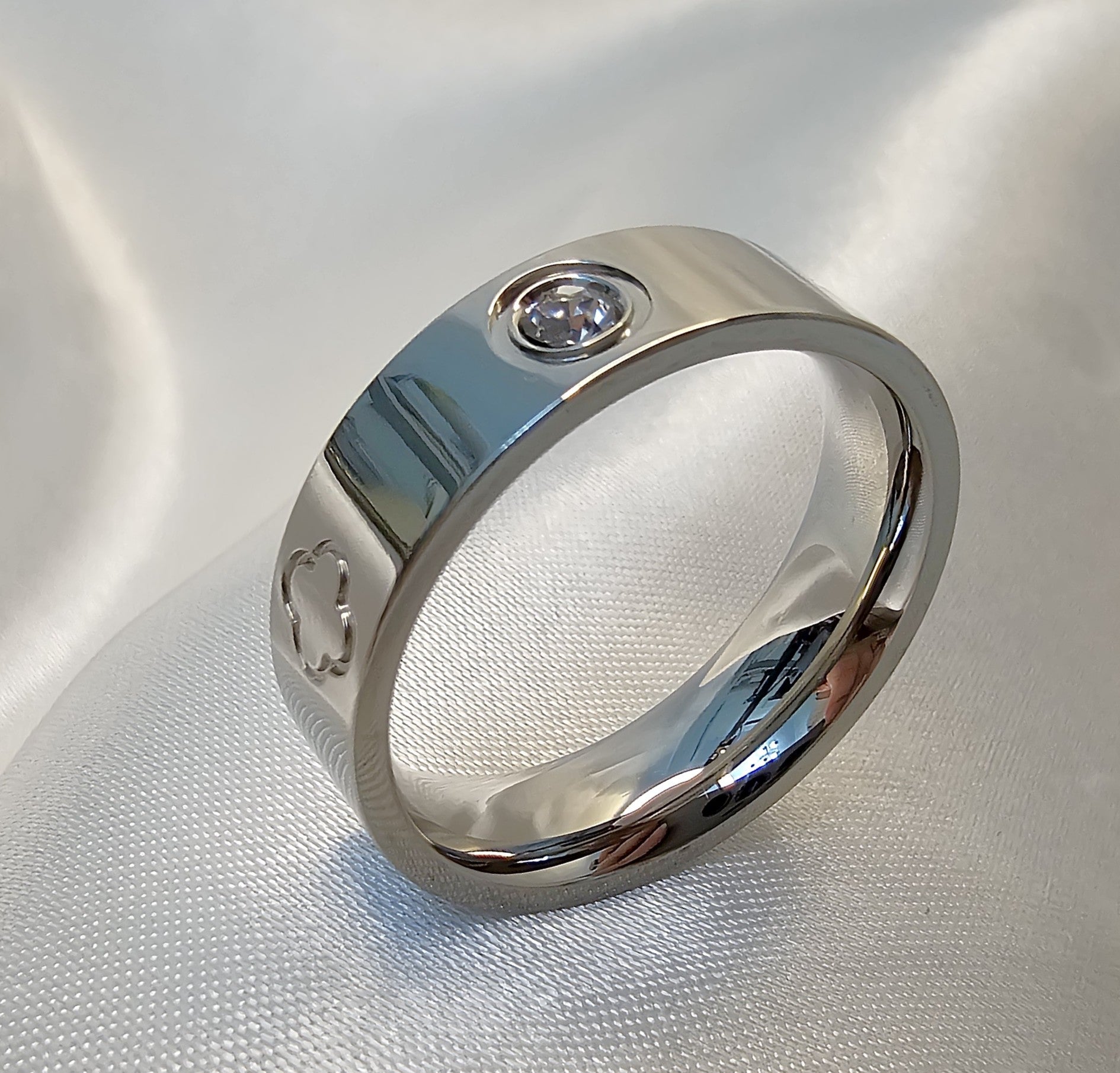 Lara Clover Stone Ring