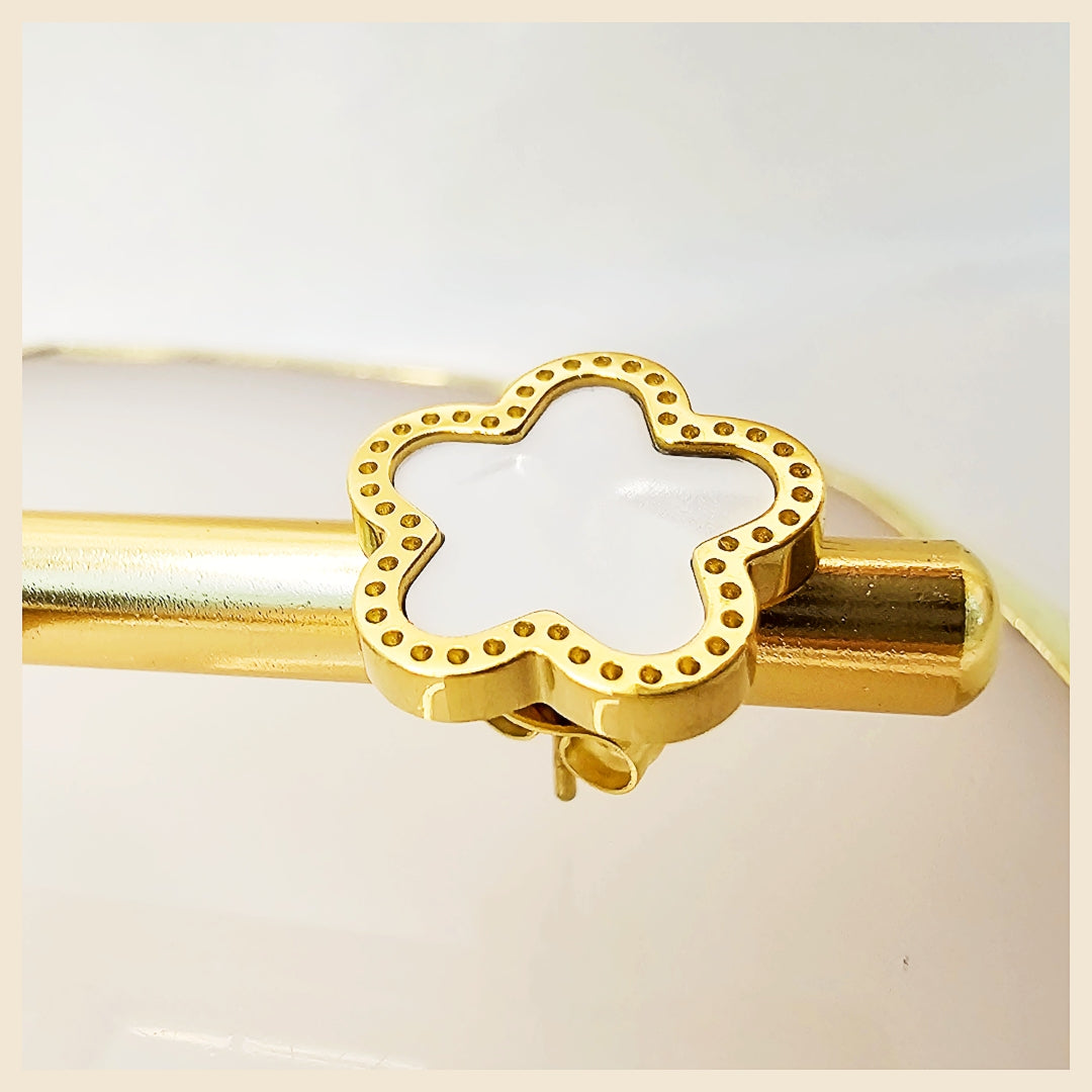 Lora Flower Clover Earings