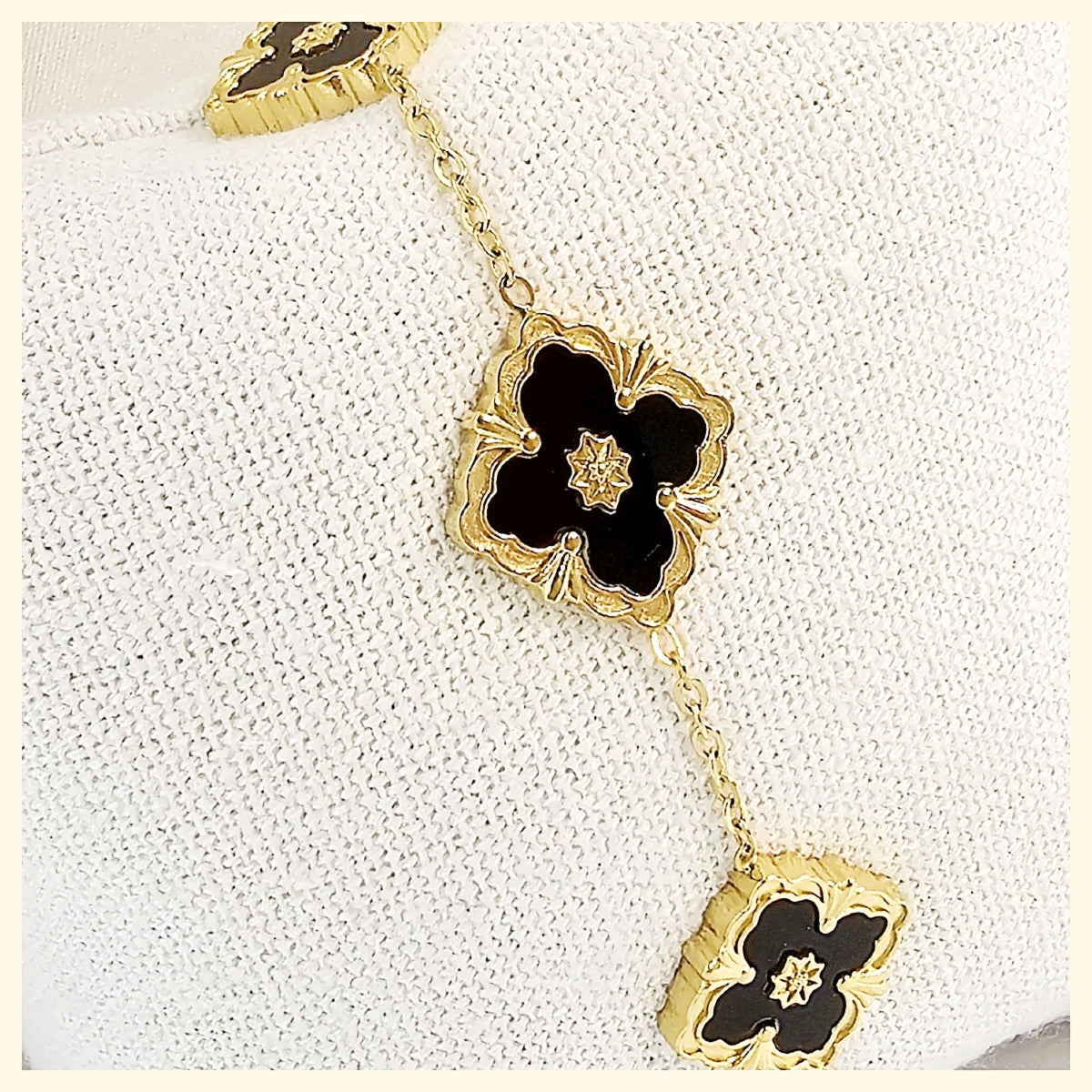 Lusi Black Clover Bracelet