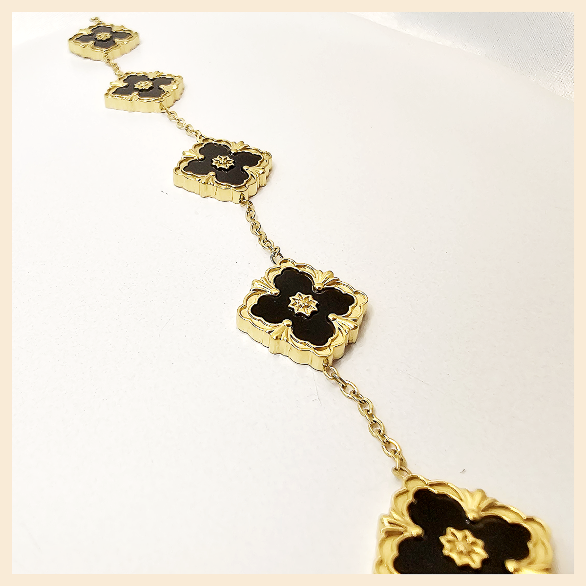 Lusi Black Clover Bracelet