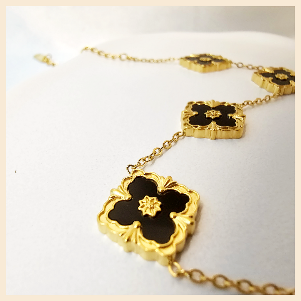 Lusi Black Clover Bracelet