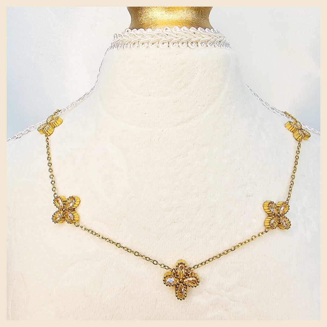 Kesa Clover Flower Necklace & Earring Set