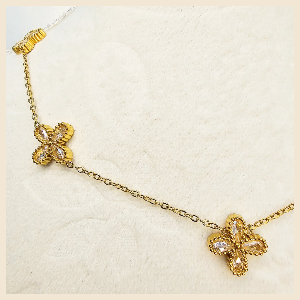 Kesa Clover Flower Necklace & Earring Set