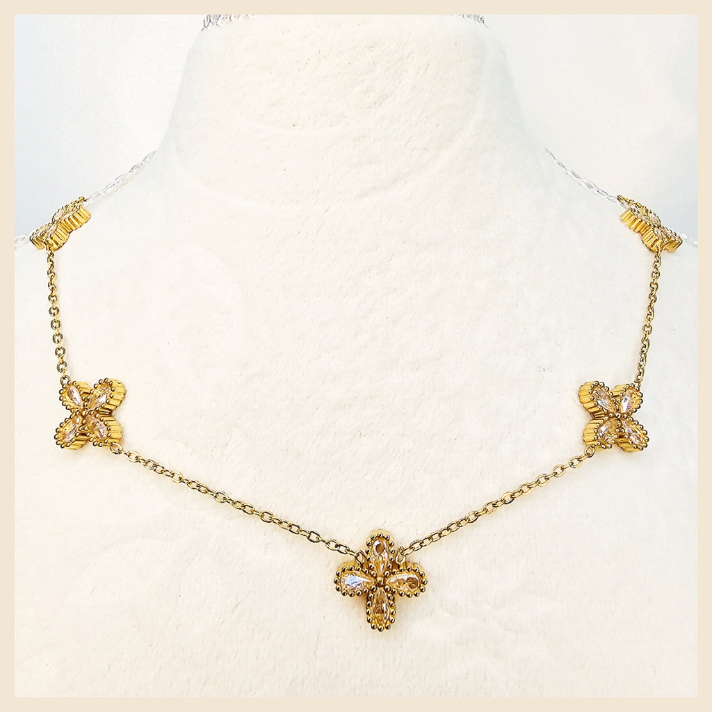 Kesa Clover Flower Necklace & Earring Set