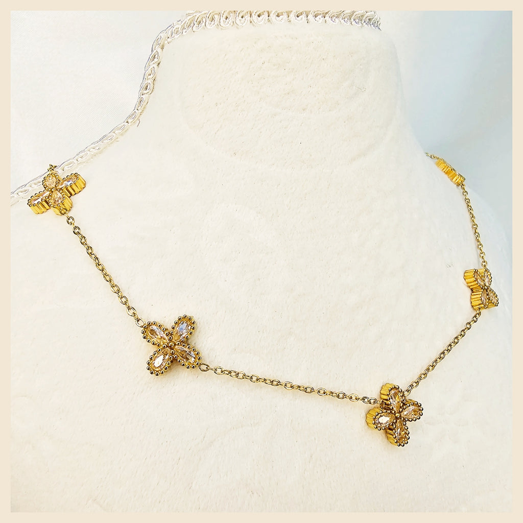 Kesa Clover Flower Necklace & Earring Set