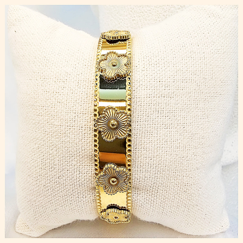 Kate Deep Petal Clover Bangle