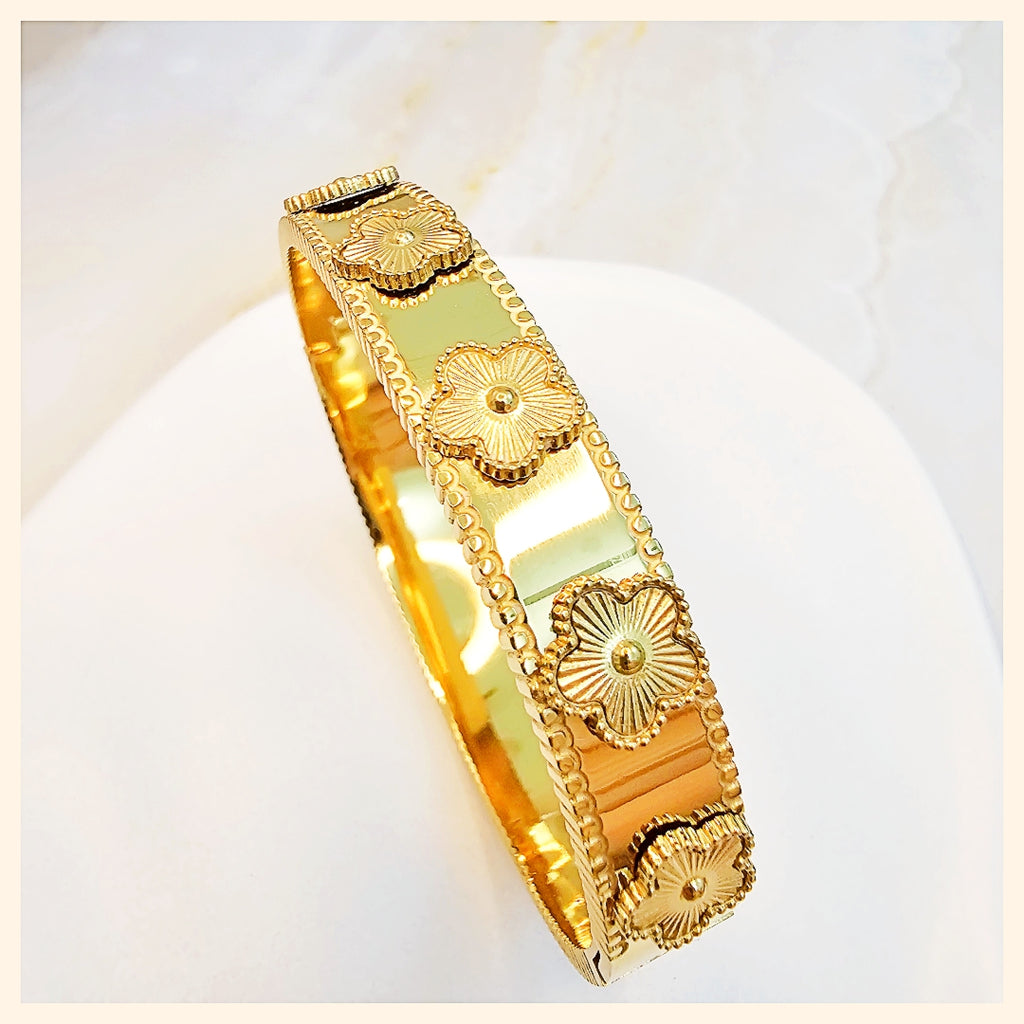 Kate Deep Petal Clover Bangle