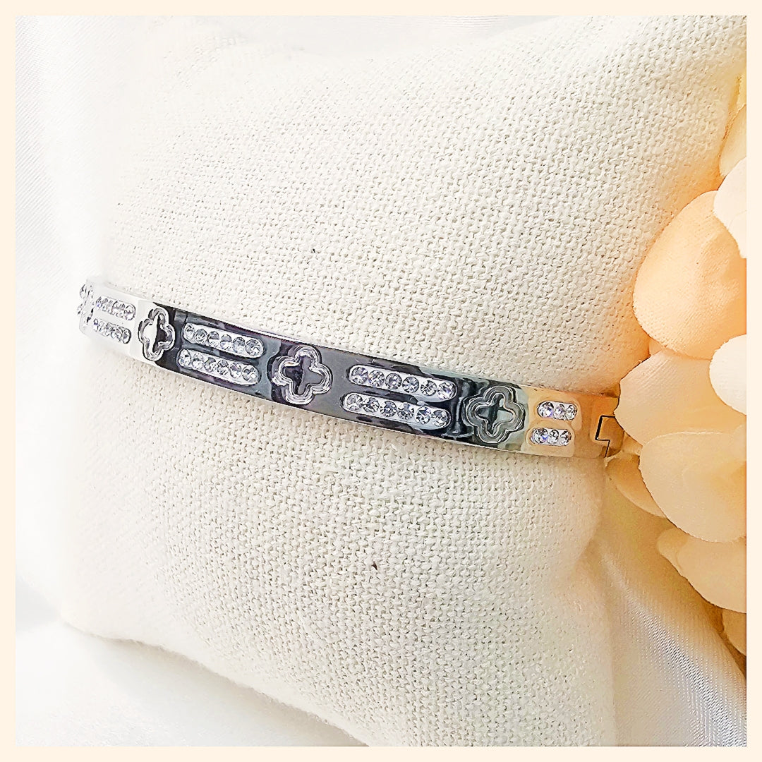 Kari Embossed Clover Bangles