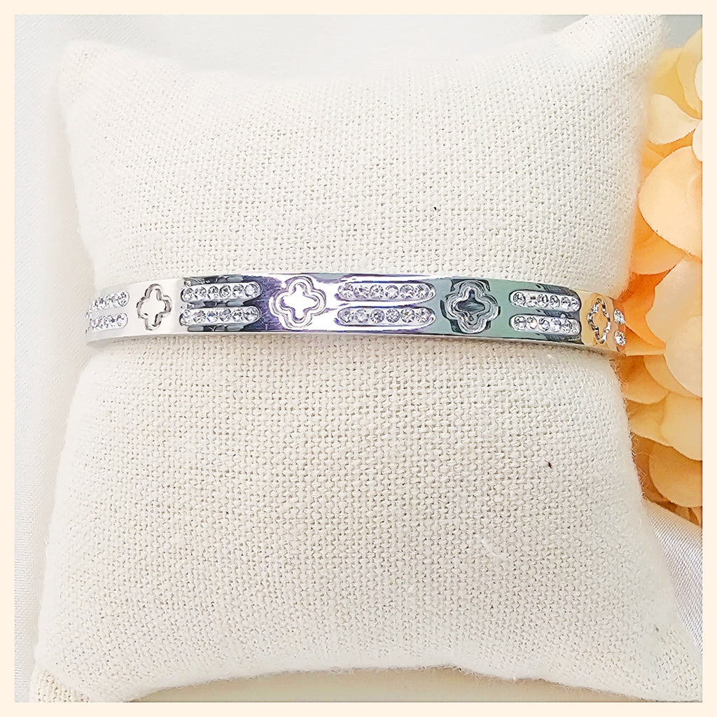 Kari Embossed Clover Bangles