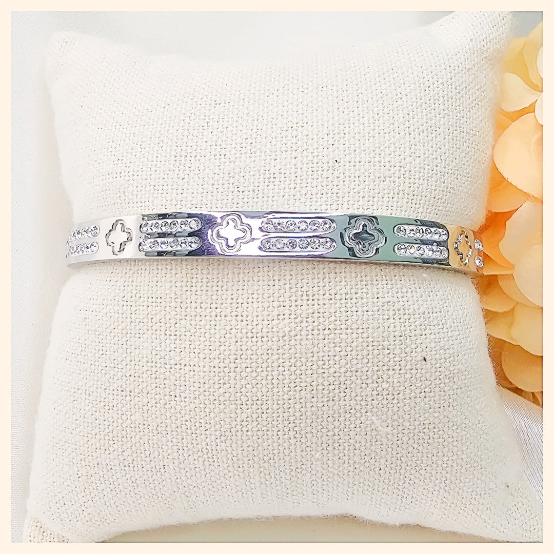 Kari Embossed Clover Bangles