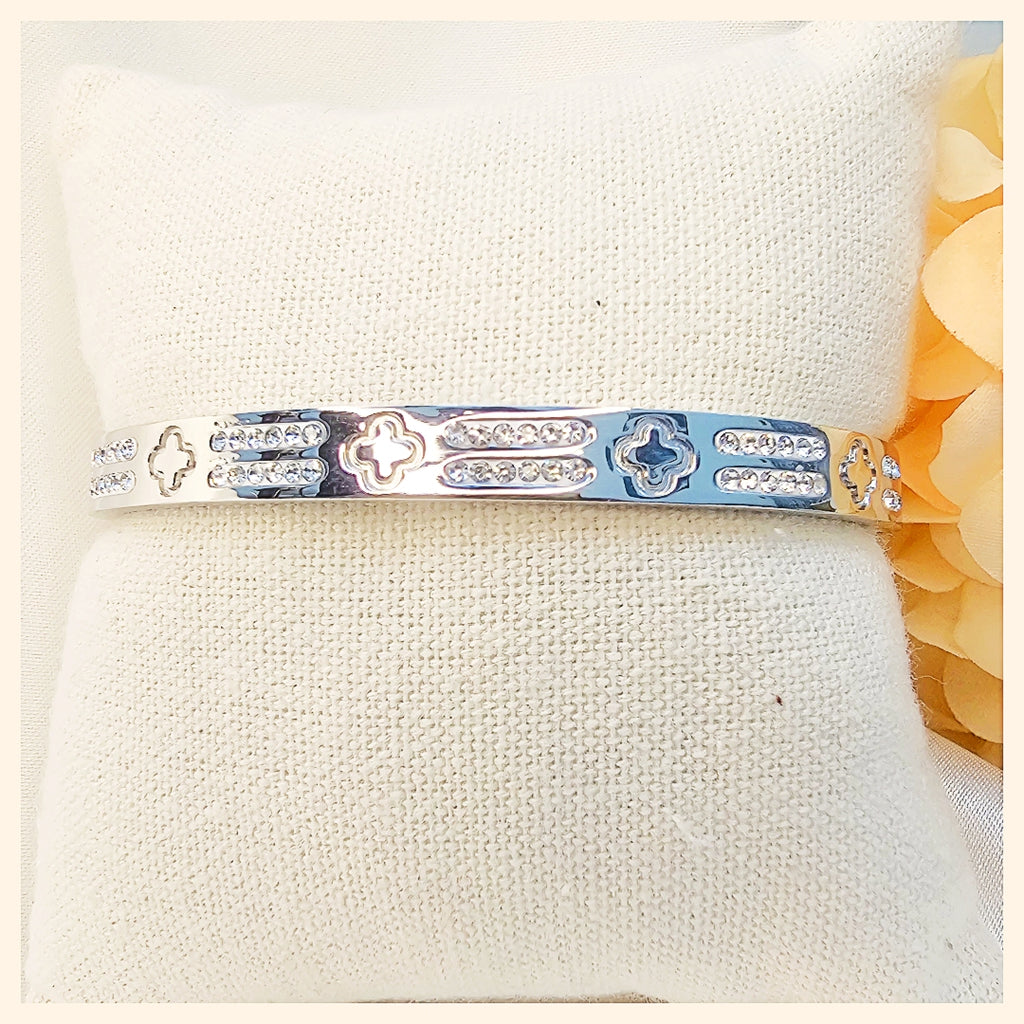 Kari Embossed Clover Bangles