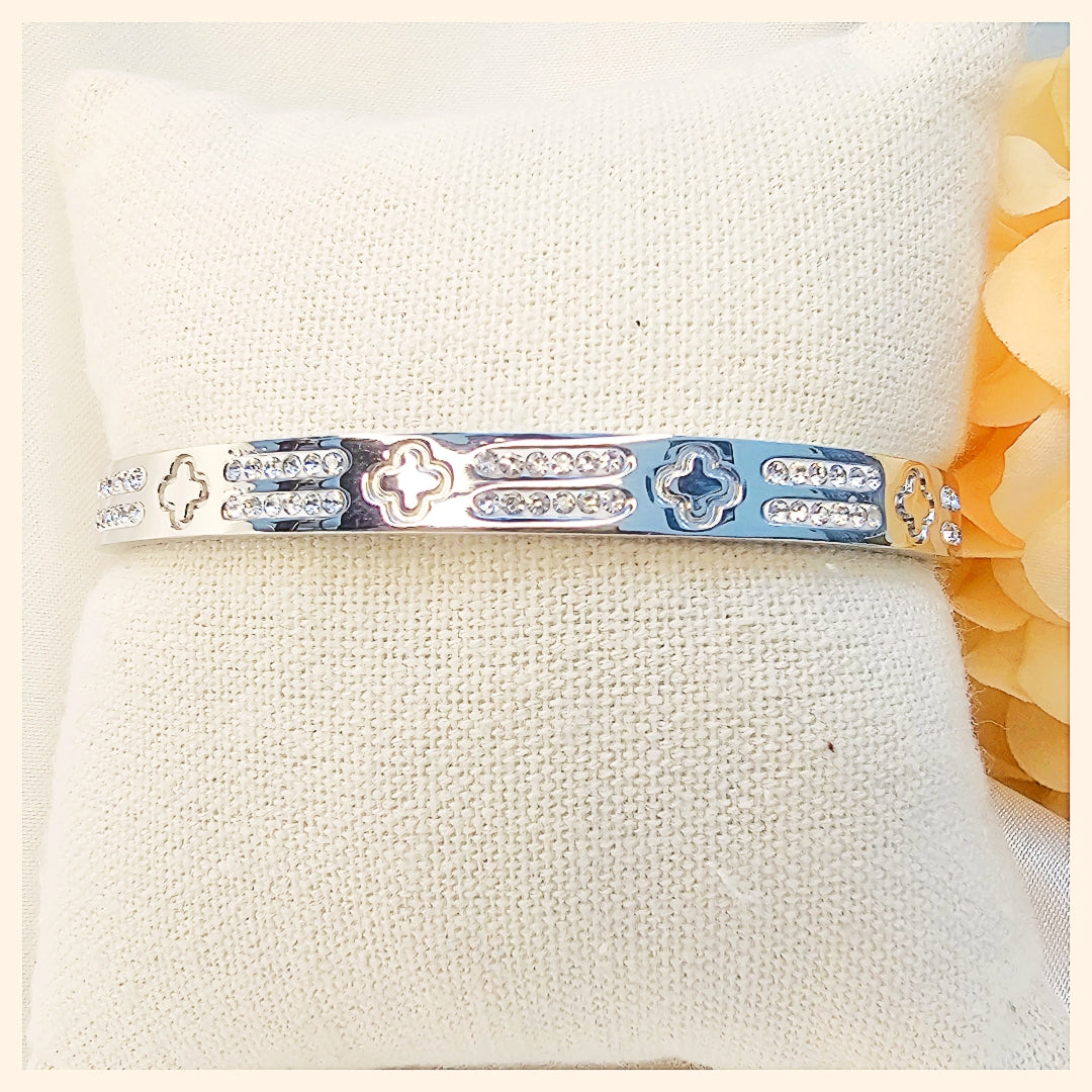 Kari Embossed Clover Bangles