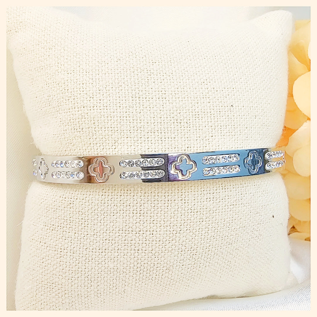 Kari Embossed Clover Bangles