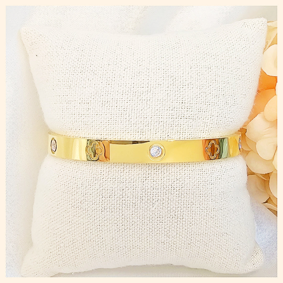 Kade Clover Bangle